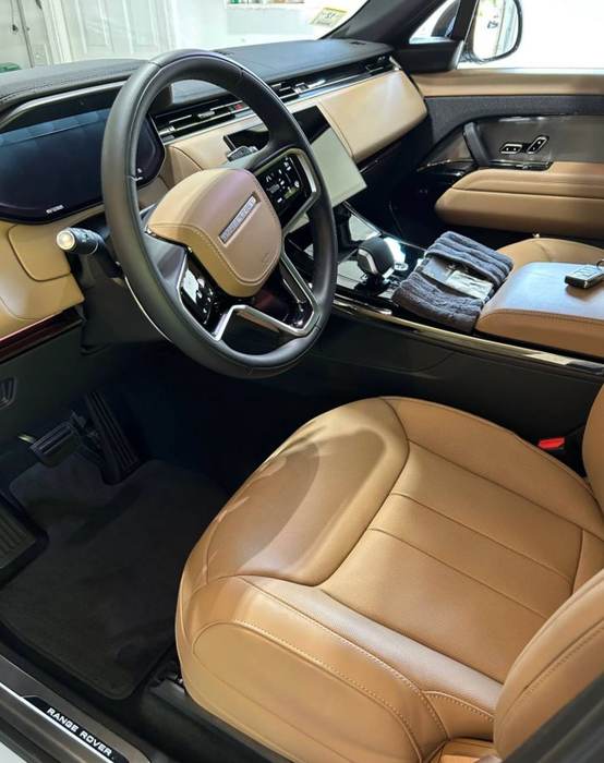 Range Rover tan leather interior detail